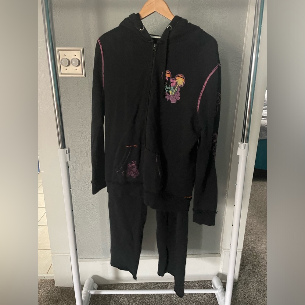 Disney World 2 piece lounge set. Please read description on sizes!